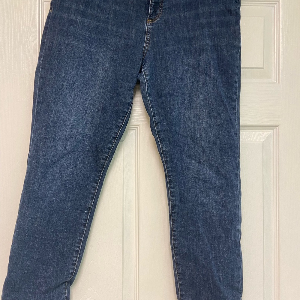 EUC. Cropped jeans
